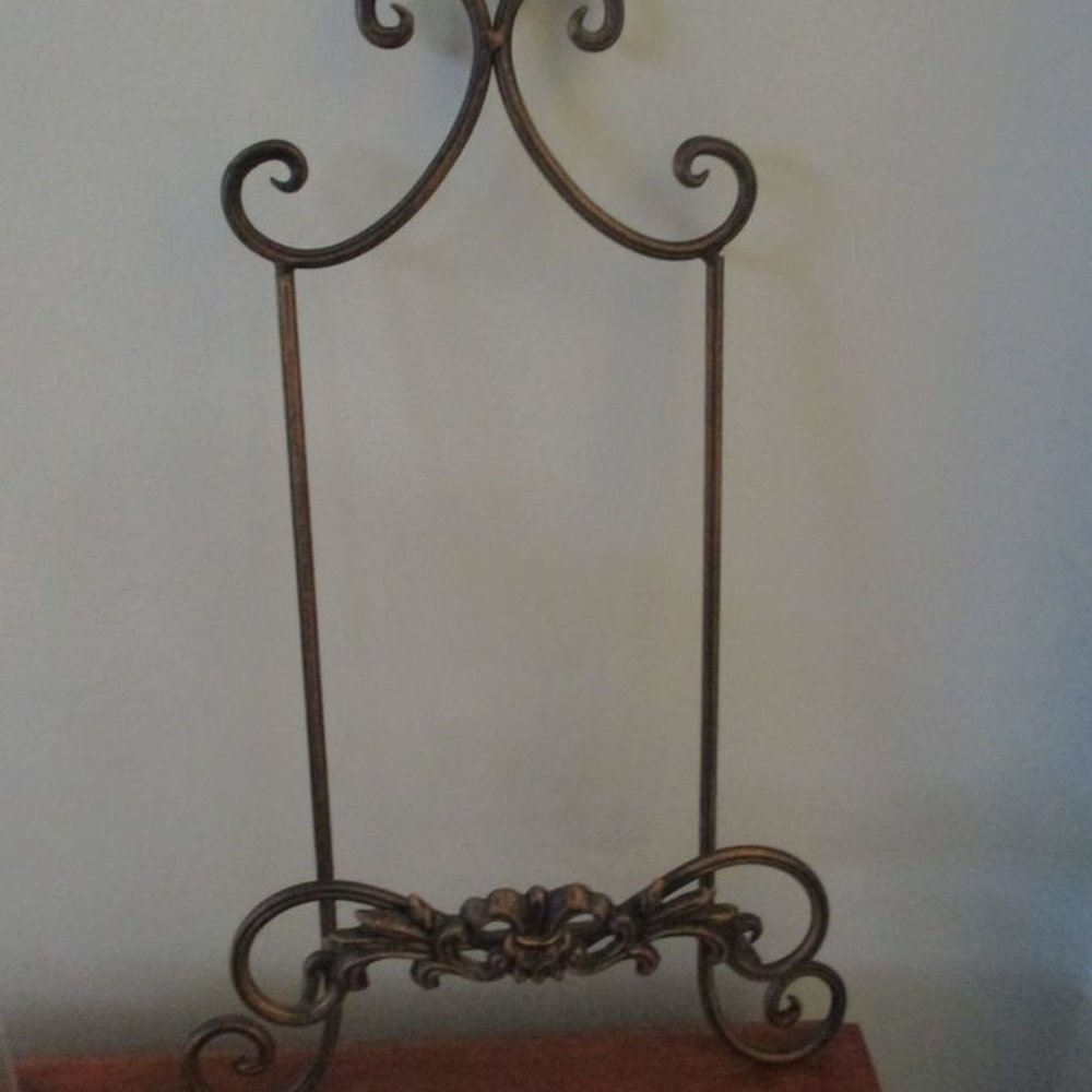 Hanging Metal Display Stand for Plate or Framed Artwork